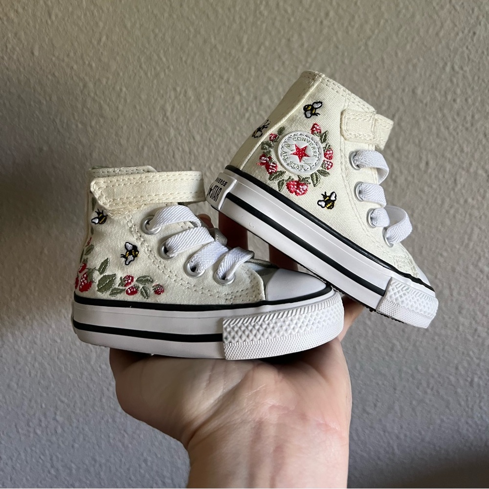 Converse Chuck Taylor All Star 1V Hi Berries And Bees Sneaker - Natural